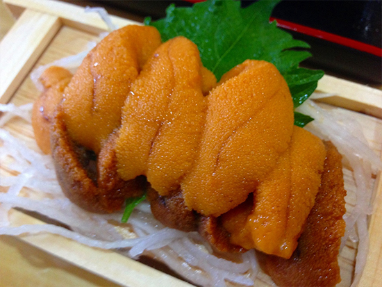 山の栄養をたっぷり含んだ羅臼のエゾバフンウニはとろける濃厚な甘さ!