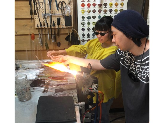 窯元散策と耐熱ガラスを使ったペンダント作り体験!