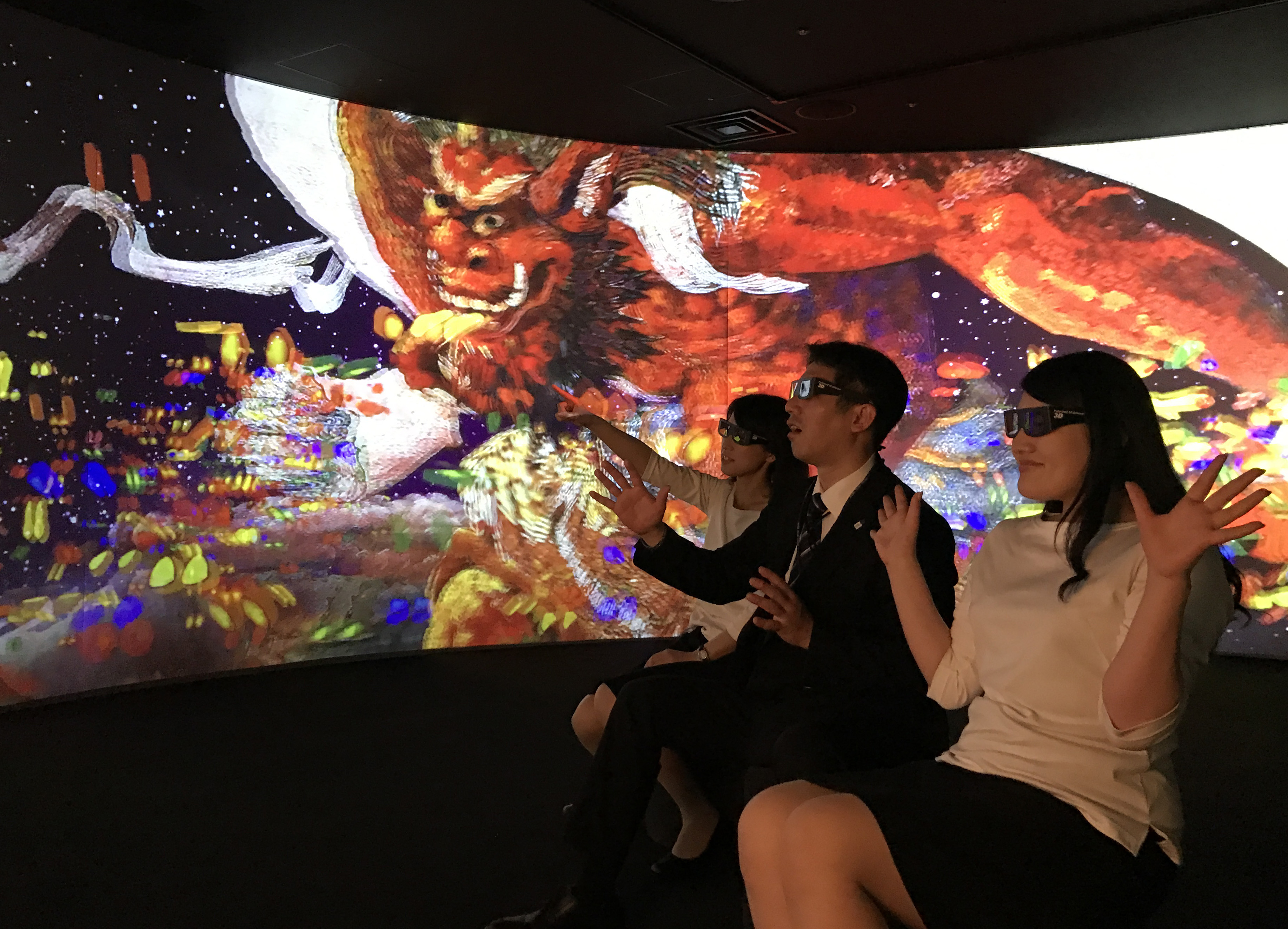 独創的なスタイルと精力的な作品制作で有名な「絹谷幸二美術館」