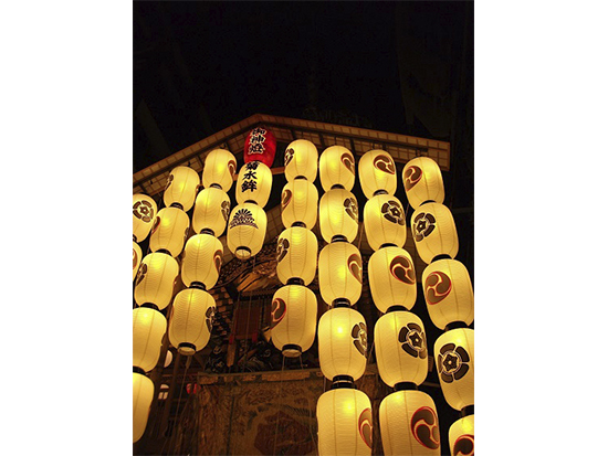 祇園祭の夜の行事で有名な“宵山”行事。