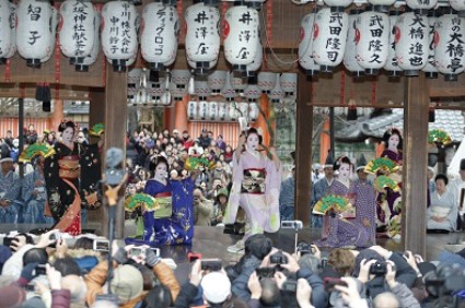 八坂神社 豆まき