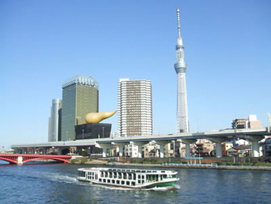 東京スカイツリー(R)が目の前、大迫力の隅田川クルーズ!