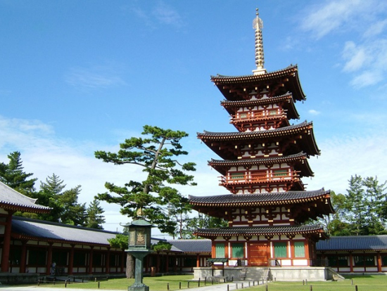 華麗な白鳳伽藍の「薬師寺」